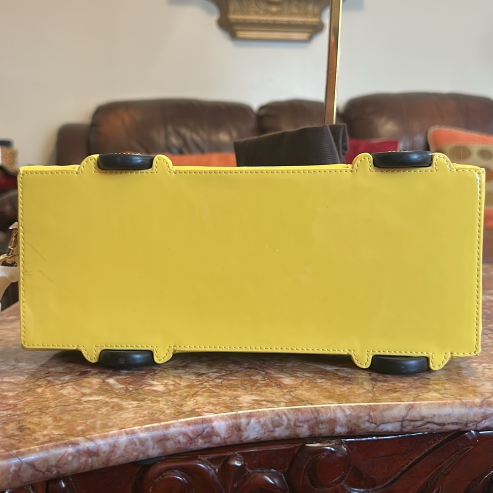 Kate Spade Taxi Cab Handbag w/dust cover - Picture 7 of 16